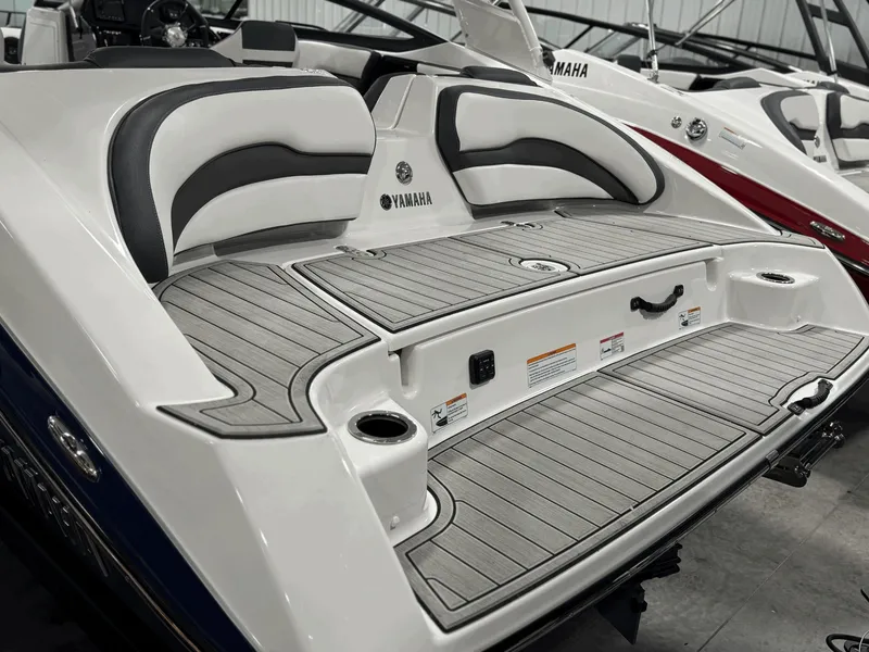 Slide: The Image of Yamaha 195S 2026 - 19