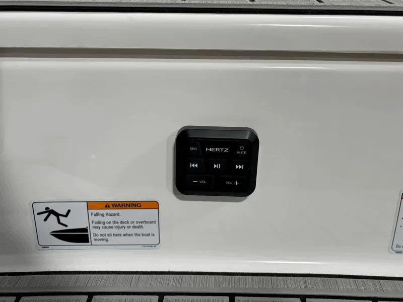 Slide: The Image of Yamaha 195S 2026 - 21