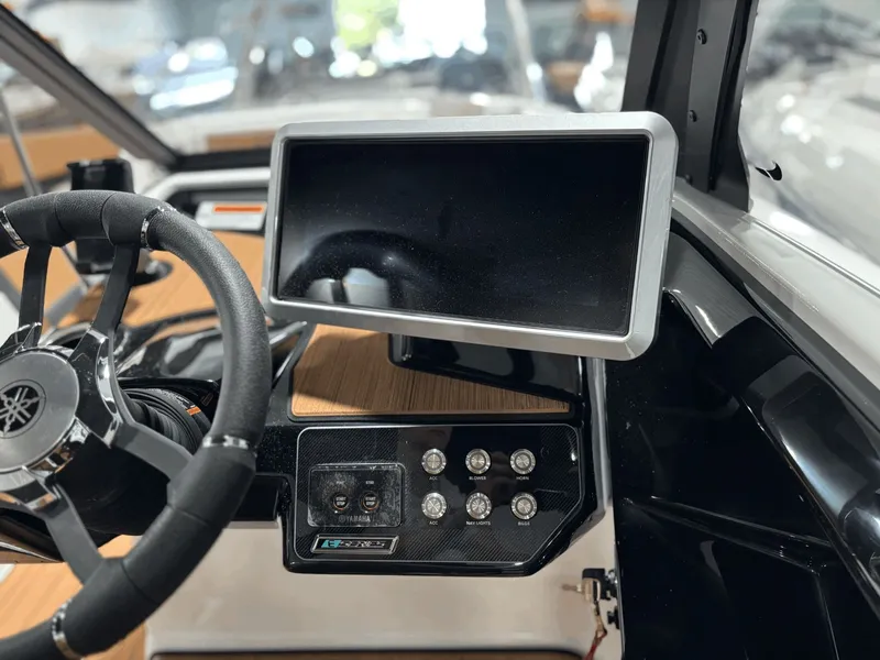 Slide: The Image of Yamaha 222SE 2026 - 18