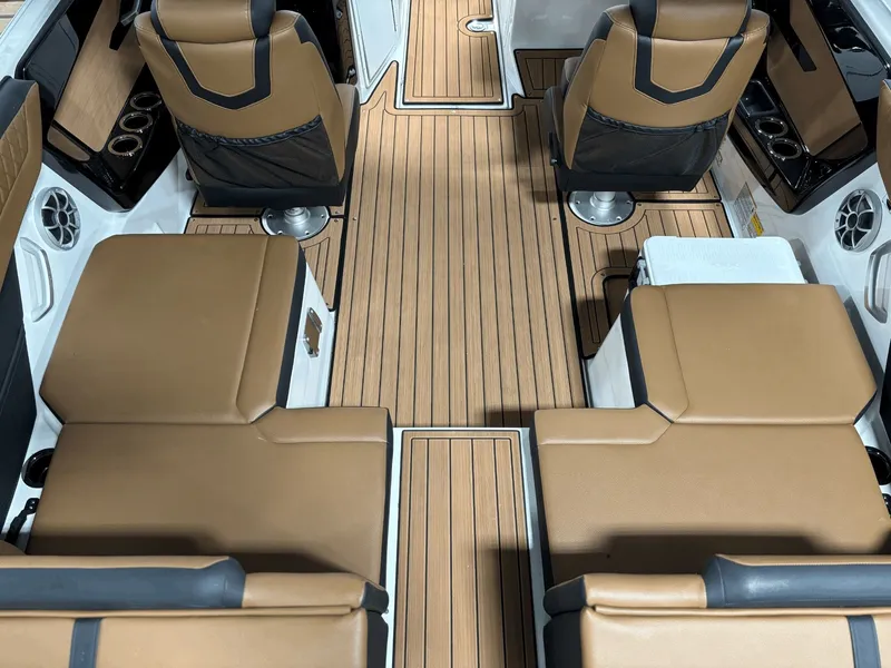 Slide: The Image of Yamaha 222SE 2026 - 19