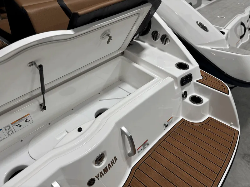 Slide: The Image of Yamaha 222SE 2026 - 22