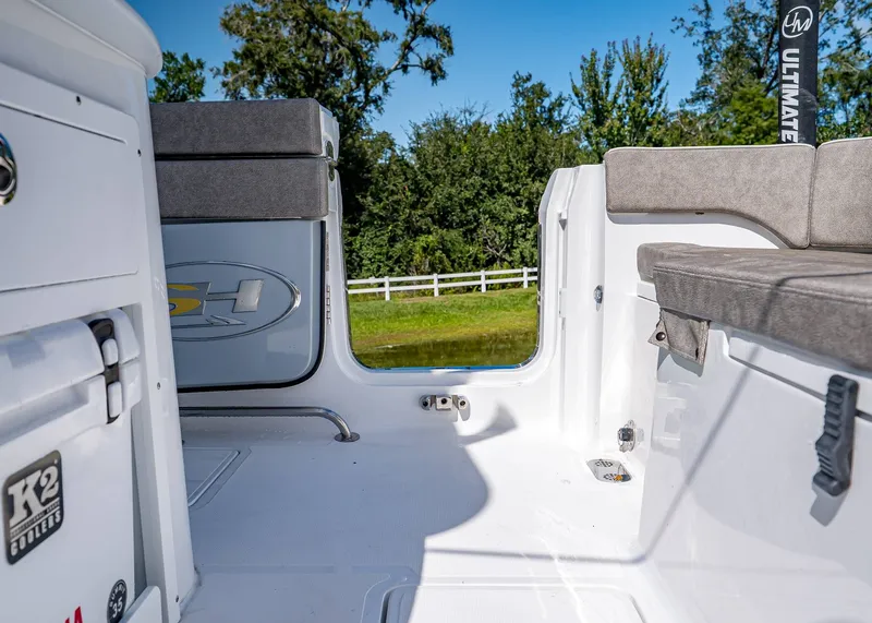 Slide: The Image of Sea Hunt ULTRA 285CB 2026 - 11