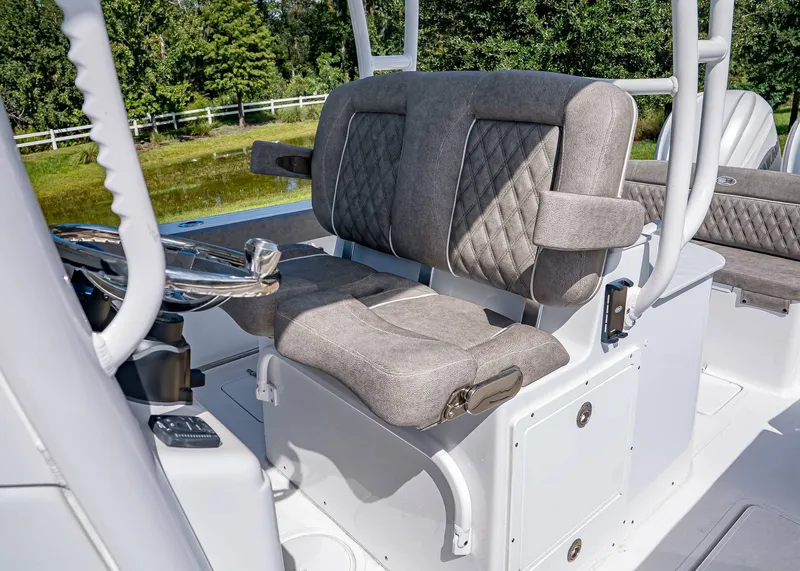 Slide: The Image of Sea Hunt ULTRA 285CB 2026 - 20