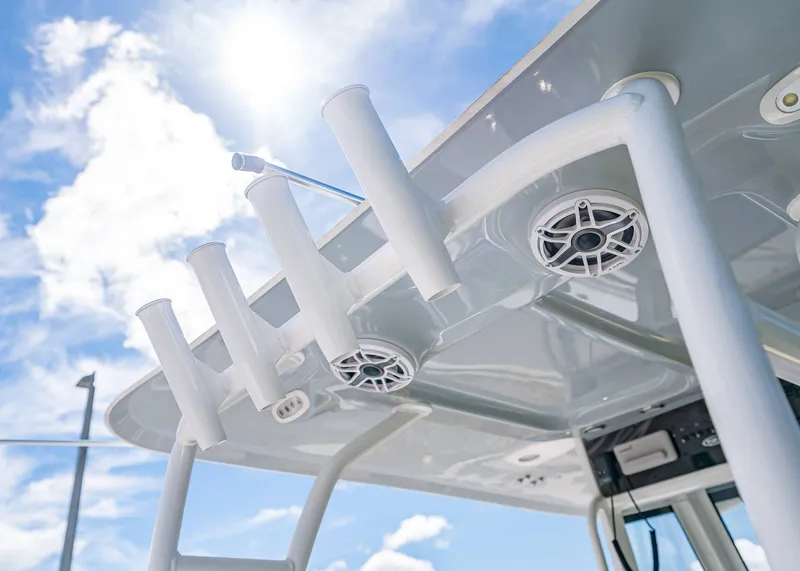 Slide: The Image of Sea Hunt ULTRA 285CB 2026 - 26