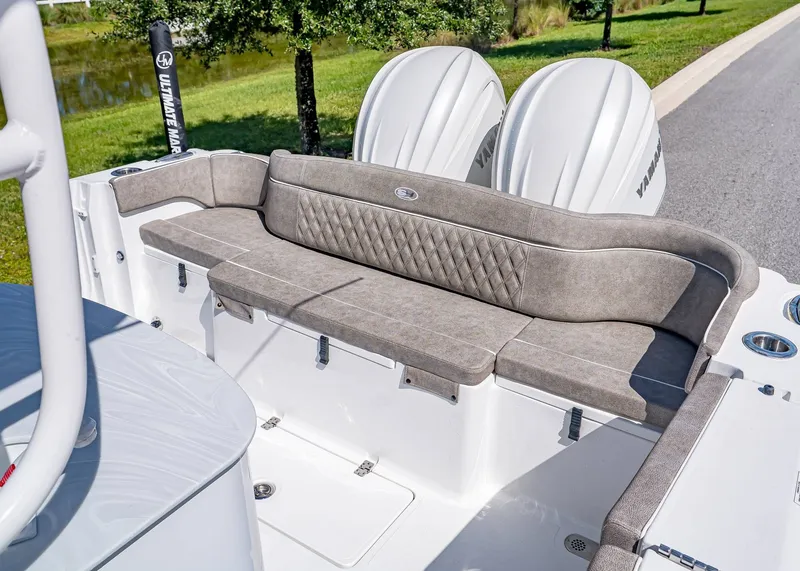 Slide: The Image of Sea Hunt ULTRA 285CB 2026 - 7