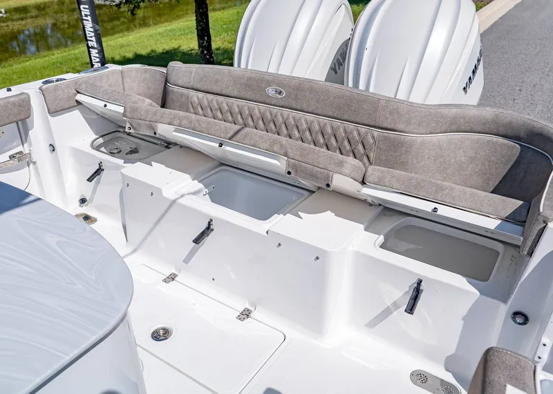 Slide: The Image of Sea Hunt ULTRA 285CB 2026 - 9