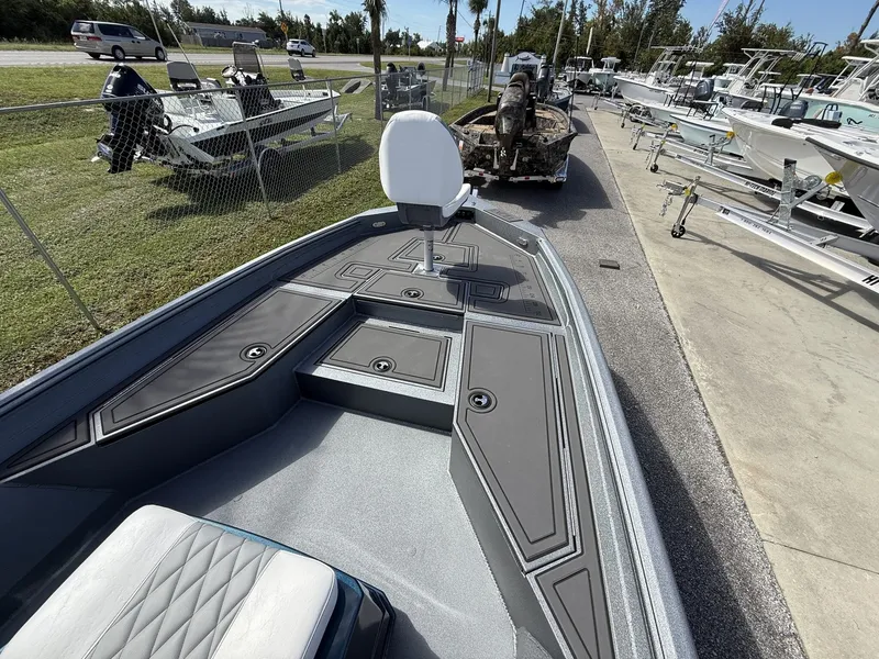 Slide: The Image of Excel 220 Bay Pro Elite 2026 - 6