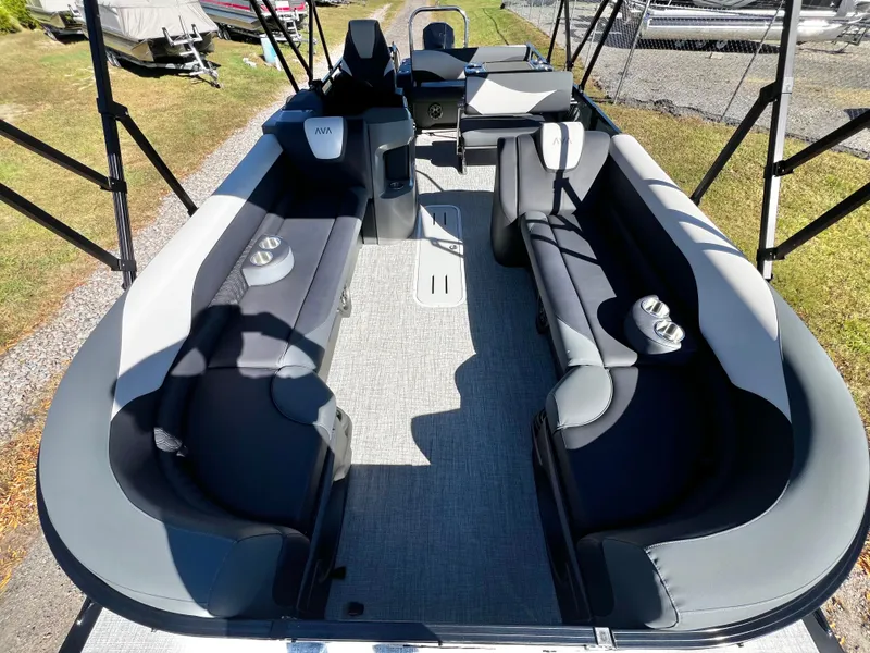 Slide: The Image of Avalon LSZ 25' Entertainer Triple-Toon - INCOMING! 2026 - 33