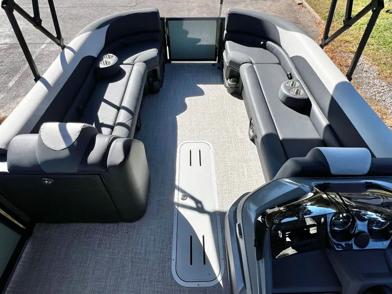 Slide: The Image of Avalon LSZ 25' Entertainer Triple-Toon - INCOMING! 2026 - 40