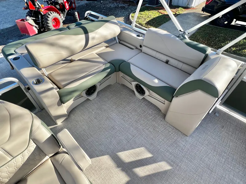 Slide: The Image of Avalon Venture 85 21' Versatile Rear Bench - INCOMING! 2026 - 13