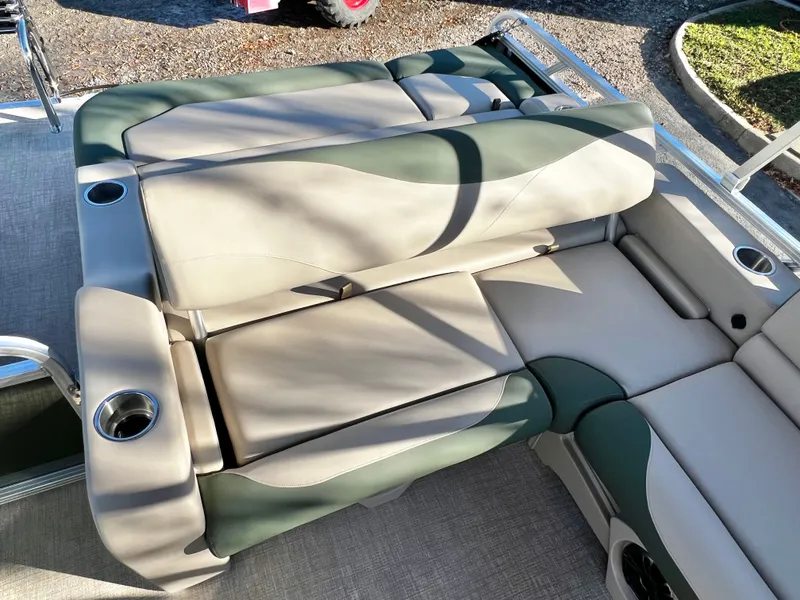 Slide: The Image of Avalon Venture 85 21' Versatile Rear Bench - INCOMING! 2026 - 15