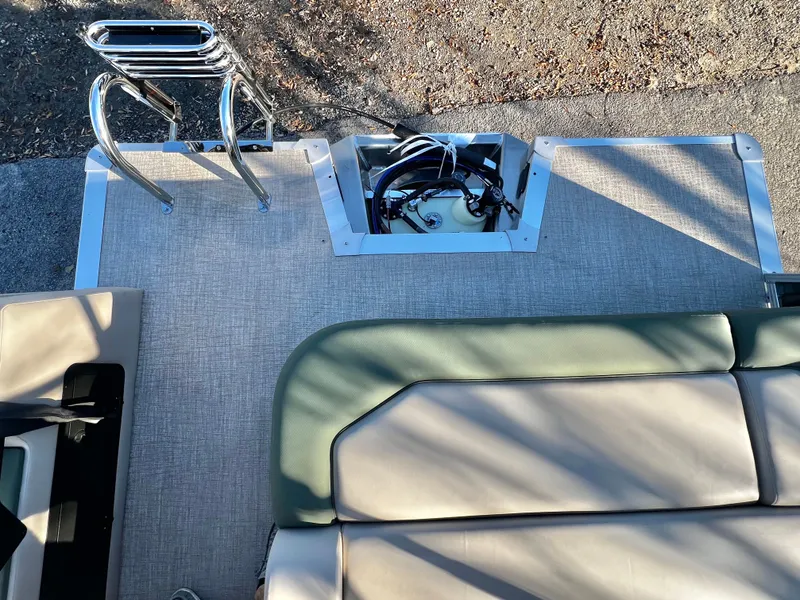 Slide: The Image of Avalon Venture 85 21' Versatile Rear Bench - INCOMING! 2026 - 16