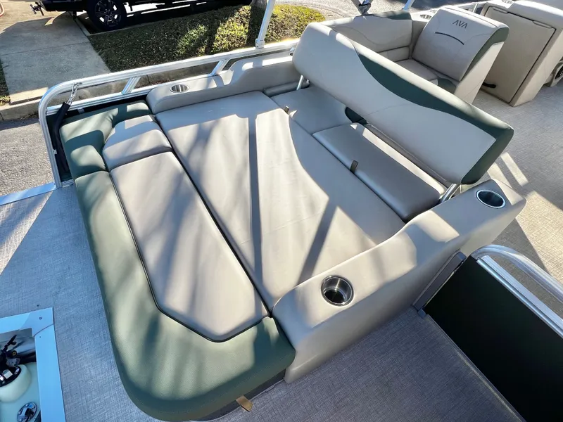 Slide: The Image of Avalon Venture 85 21' Versatile Rear Bench - INCOMING! 2026 - 18