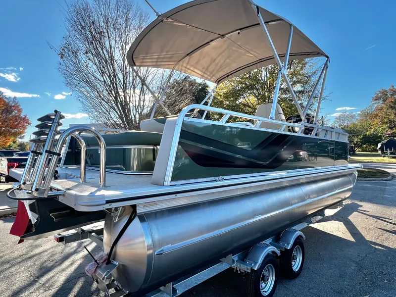 Slide: The Image of Avalon Venture 85 21' Versatile Rear Bench - INCOMING! 2026 - 5