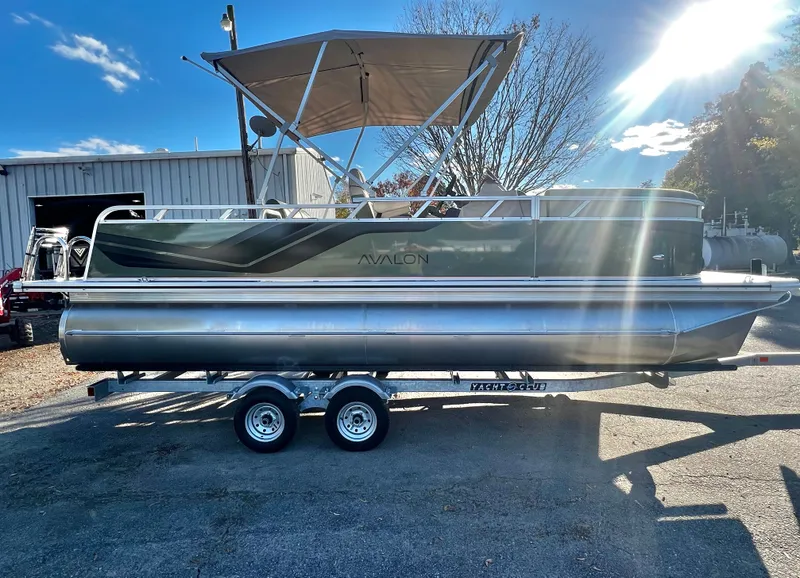 Slide: The Image of Avalon Venture 85 21' Versatile Rear Bench - INCOMING! 2026 - 6