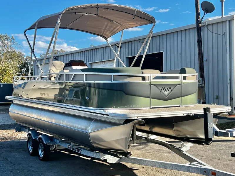 Slide: The Image of Avalon Venture 85 21' Versatile Rear Bench - INCOMING! 2026 - 7