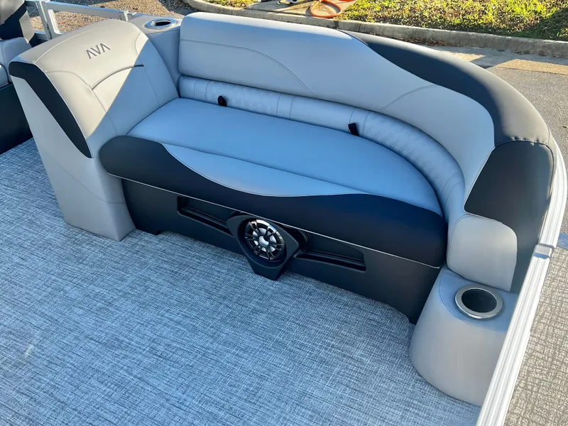 Slide: The Image of Avalon Venture 85 23' Rear Fish 2026 - 10