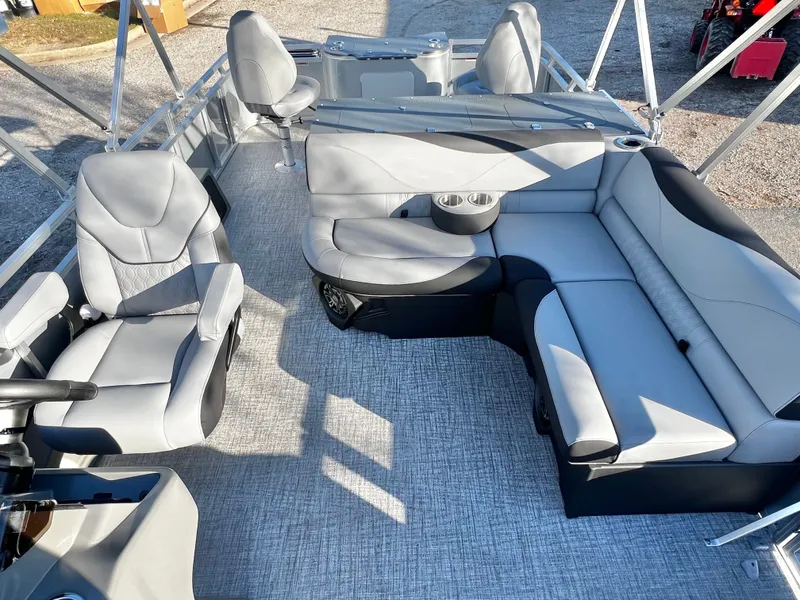 Slide: The Image of Avalon Venture 85 23' Rear Fish 2026 - 11