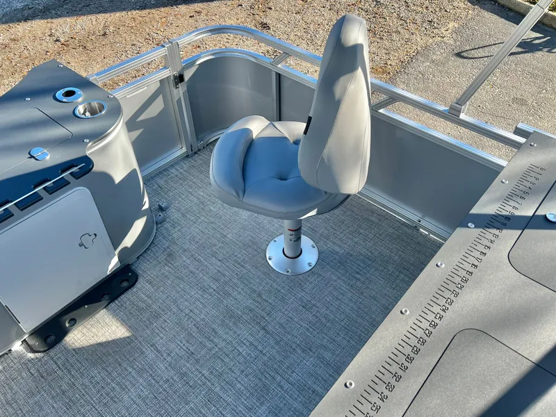 Slide: The Image of Avalon Venture 85 23' Rear Fish 2026 - 16