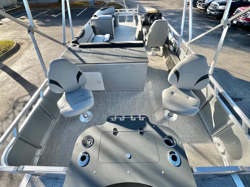 Slide: The Image of Avalon Venture 85 23' Rear Fish 2026 - 19