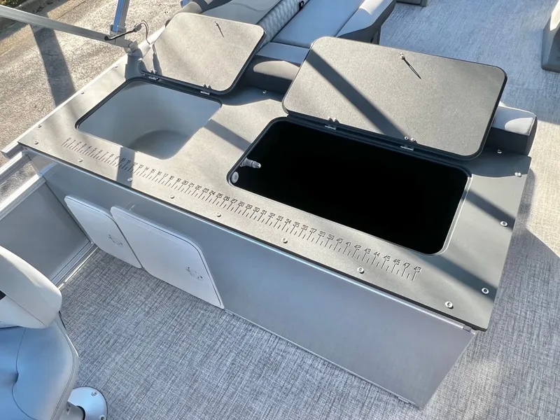 Slide: The Image of Avalon Venture 85 23' Rear Fish 2026 - 23