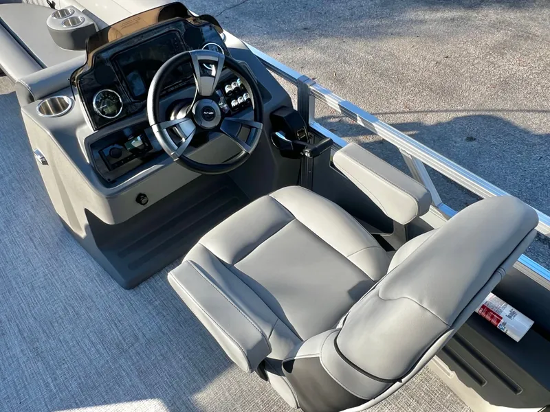 Slide: The Image of Avalon Venture 85 23' Rear Fish 2026 - 28