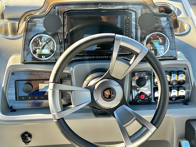 Slide: The Image of Avalon Venture 85 23' Rear Fish 2026 - 29