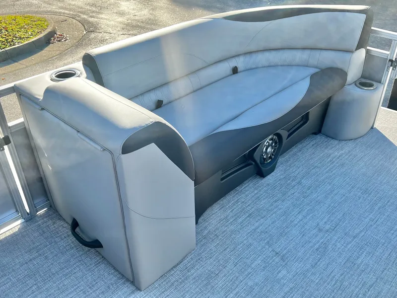 Slide: The Image of Avalon Venture 85 23' Rear Fish 2026 - 30