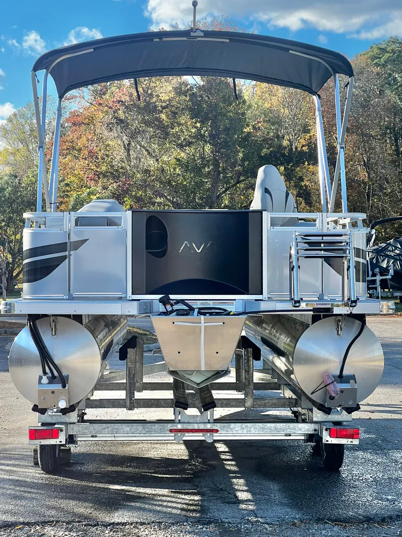 Slide: The Image of Avalon Venture 85 23' Rear Fish 2026 - 4