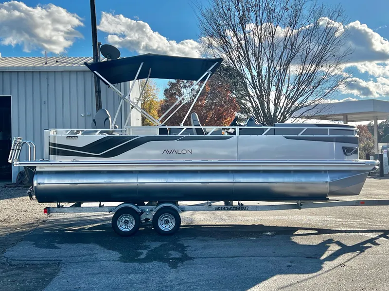 Slide: The Image of Avalon Venture 85 23' Rear Fish 2026 - 6