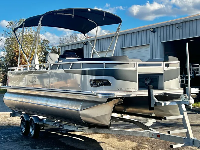 Slide: The Image of Avalon Venture 85 23' Rear Fish 2026 - 7