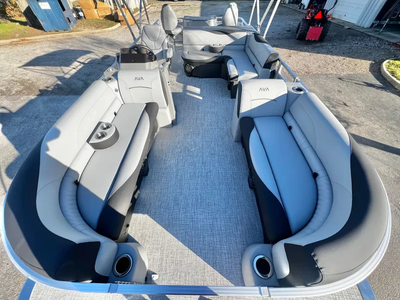 Slide: The Image of Avalon Venture 85 23' Rear Fish 2026 - 8