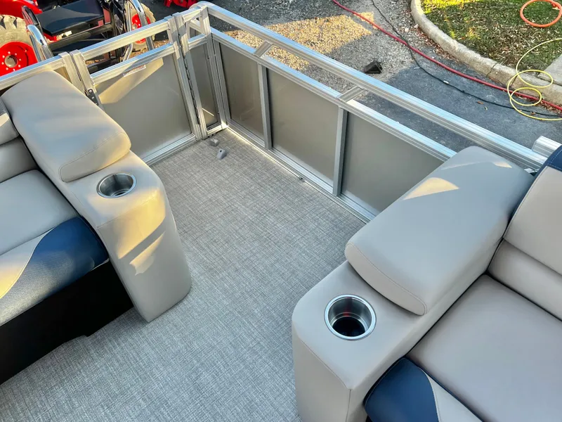 Slide: The Image of Avalon LSZ 23' Elite 2026 - 16