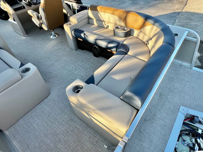 Slide: The Image of Avalon LSZ 23' Elite 2026 - 19