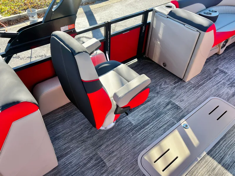 Slide: The Image of Avalon Venture 85 23' Quad Lounge Triple-Toon - INCOMING! 2026 - 23