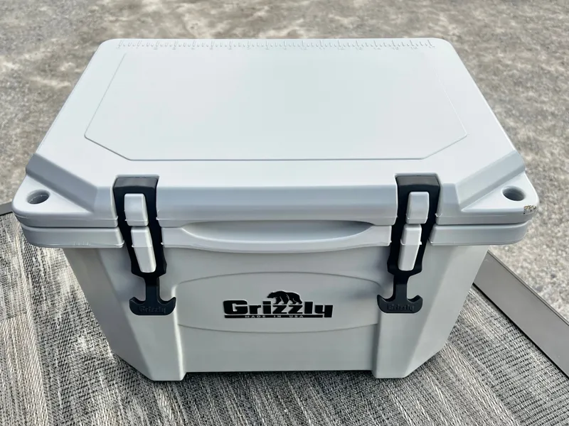 Slide: The Image of Avalon Excalibur LTD 25' Flex Lounge Triple-Toon - IN STOCK 2026 - 39