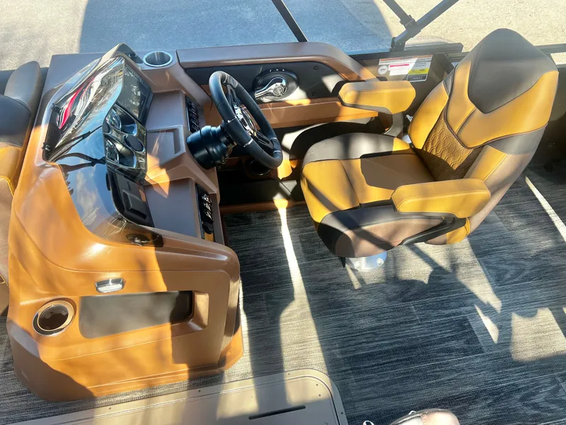 Slide: The Image of Avalon LSZ 23' Entertainer Triple-Toon 2026 - 13