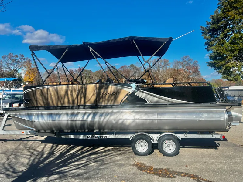 Slide: The Image of Avalon LSZ 23' Entertainer Triple-Toon 2026 - 2