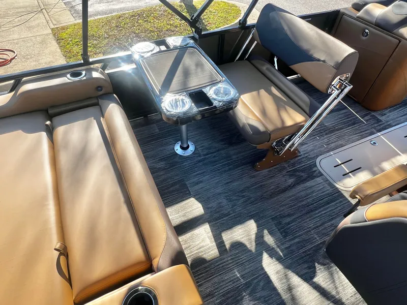 Slide: The Image of Avalon LSZ 23' Entertainer Triple-Toon 2026 - 22