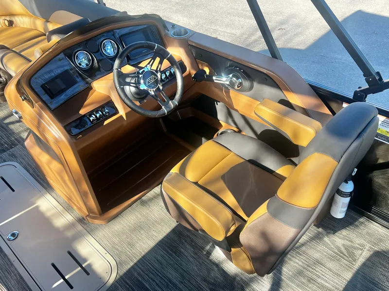 Slide: The Image of Avalon LSZ 23' Entertainer Triple-Toon 2026 - 23