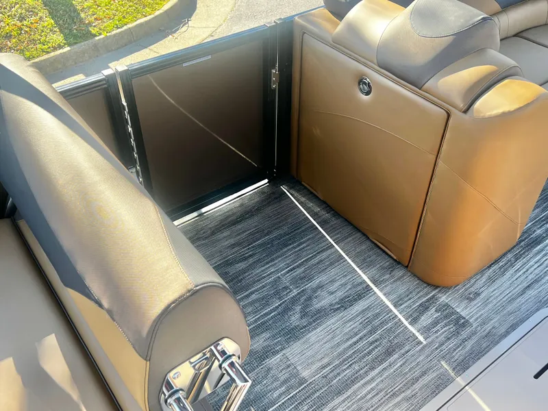 Slide: The Image of Avalon LSZ 23' Entertainer Triple-Toon 2026 - 25