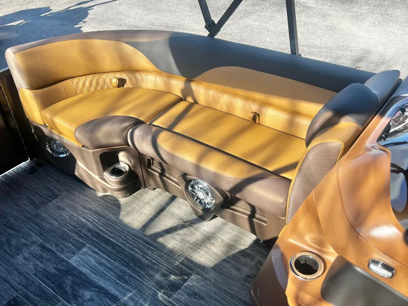 Slide: The Image of Avalon LSZ 23' Entertainer Triple-Toon 2026 - 29