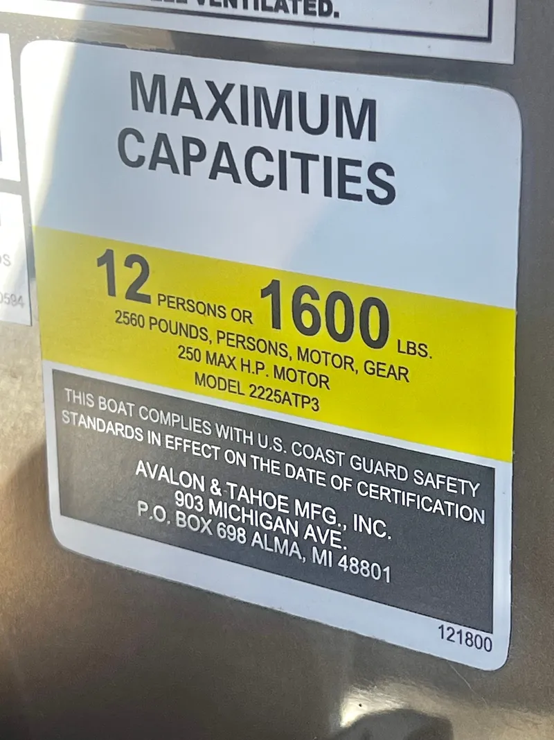 Slide: The Image of Avalon LSZ 23' Entertainer Triple-Toon 2026 - 30