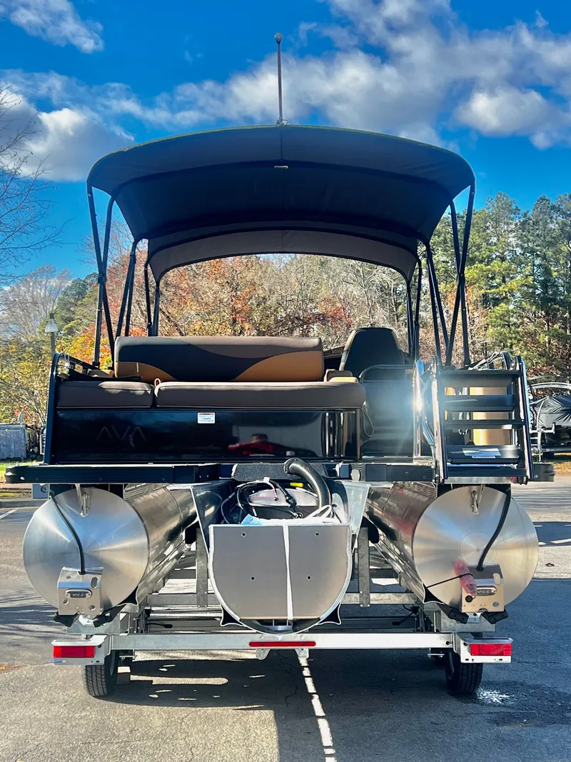 Slide: The Image of Avalon LSZ 23' Entertainer Triple-Toon 2026 - 4