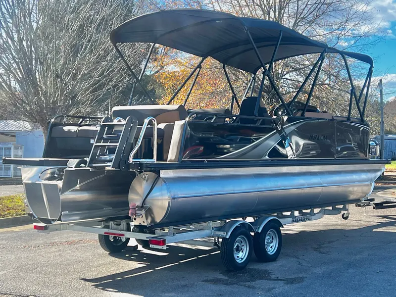 Slide: The Image of Avalon LSZ 23' Entertainer Triple-Toon 2026 - 5