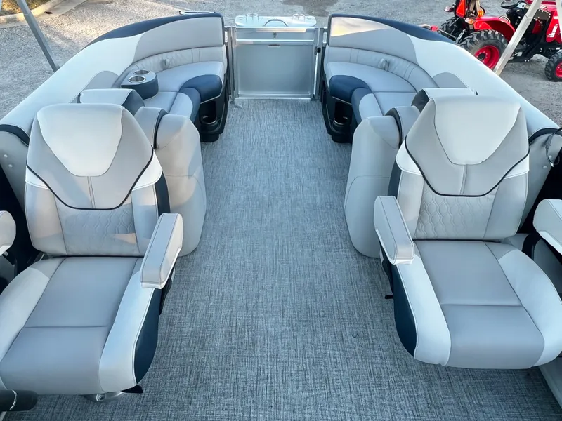 Slide: The Image of Avalon LSZ 23' Quad Lounge Triple-Toon 2026 - 11