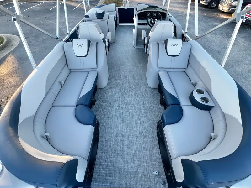 Slide: The Image of Avalon LSZ 23' Quad Lounge Triple-Toon 2026 - 17