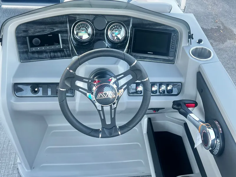 Slide: The Image of Avalon LSZ 23' Quad Lounge Triple-Toon 2026 - 22