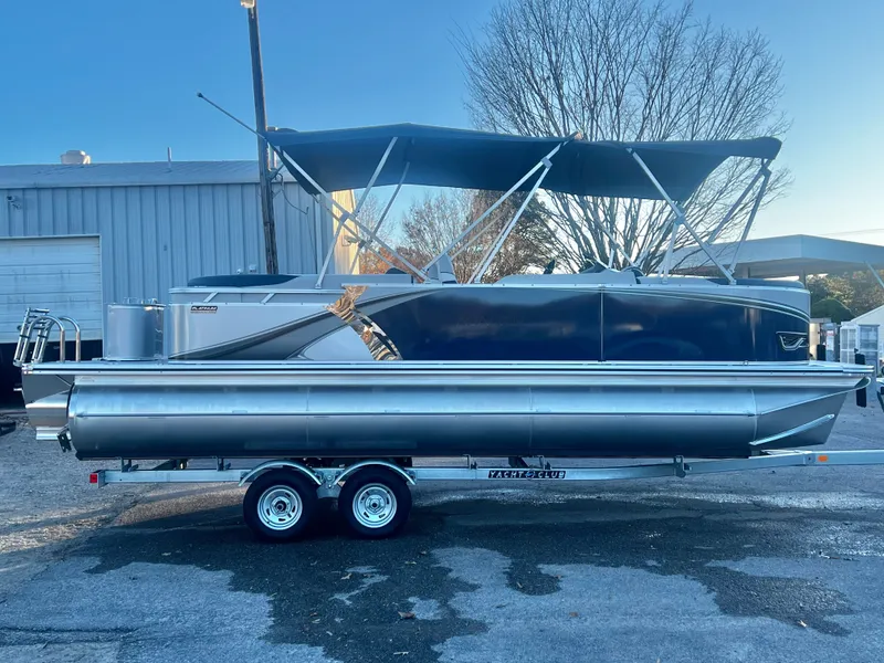 Slide: The Image of Avalon LSZ 23' Quad Lounge Triple-Toon 2026 - 6