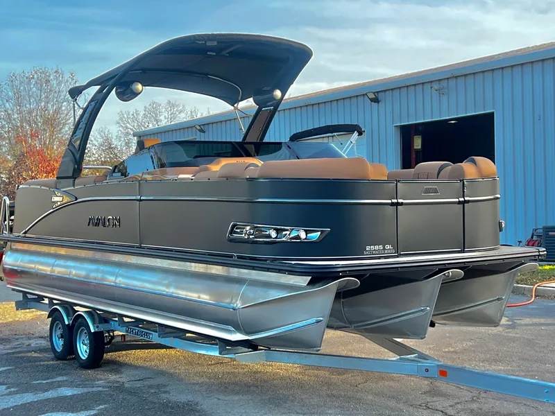 Slide: The Image of Avalon Catalina 25' Quad Lounge Windshield Triple-Toon 2026 - 7